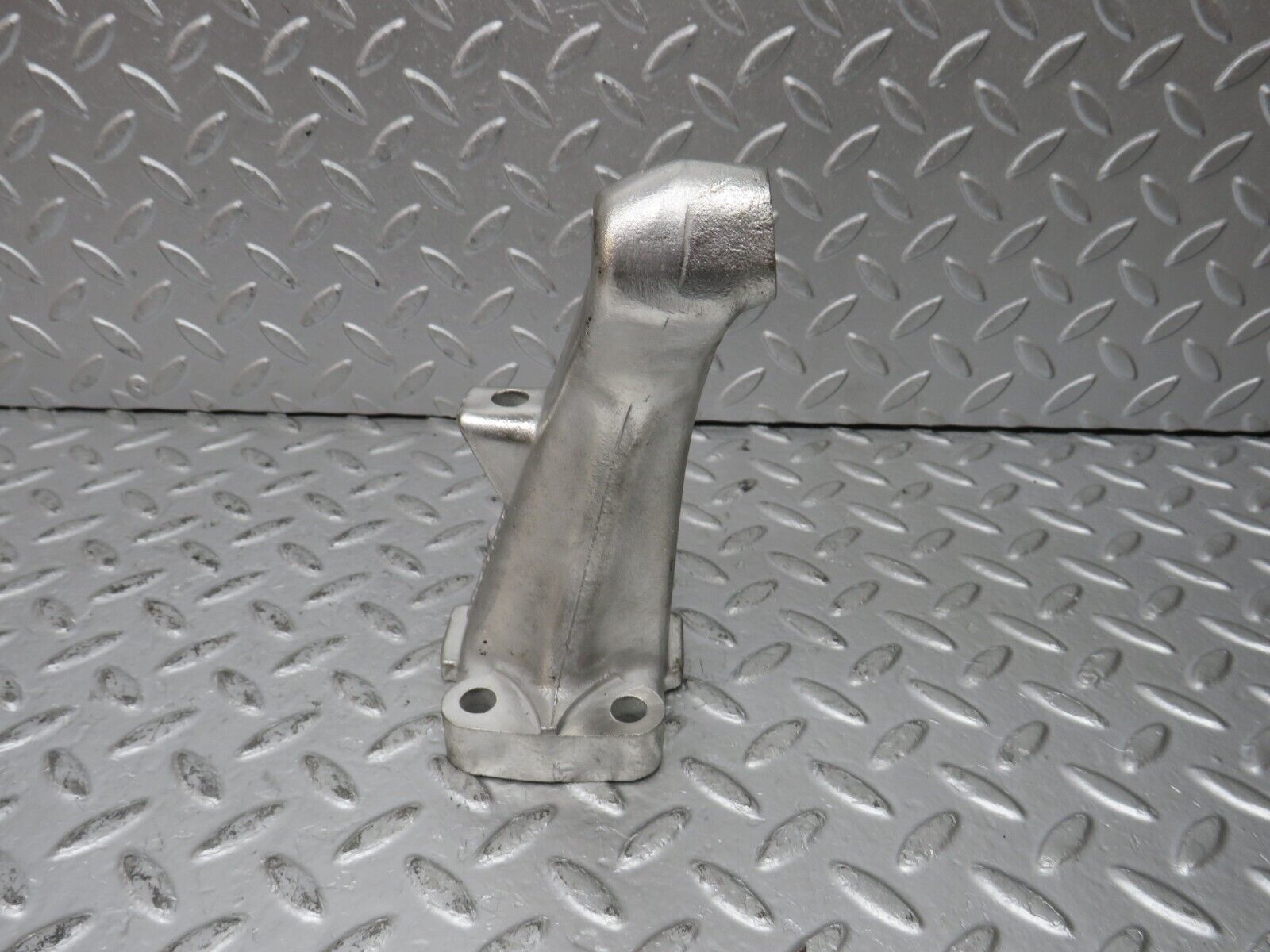 32888 Mercedes-Benz W123 300D Engine Mount Bracket Right Side 6152231404