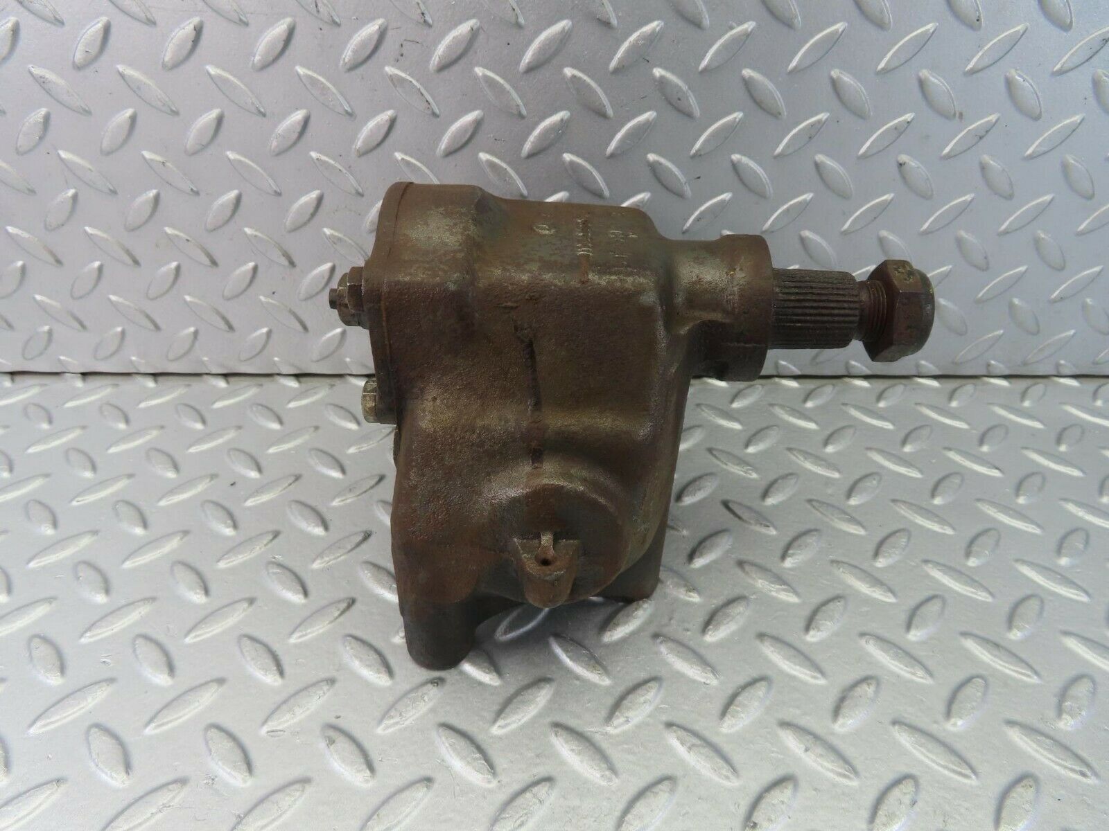 8912 Mercedes-Benz W115 Steering Box 1154610801