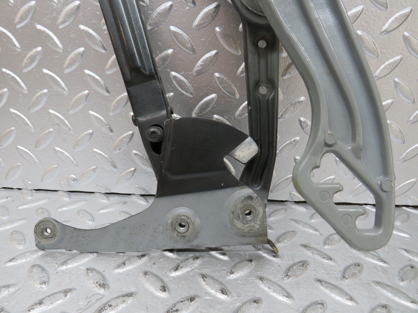 26671 Mercedes-Benz C124 220CE Coupe Bonnet Hinge Left Side 1298870274