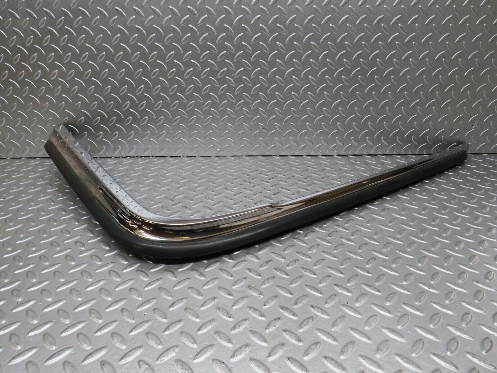 26347 Mercedes-Benz W116 450SE Rear Right Upper Bumper Chrome