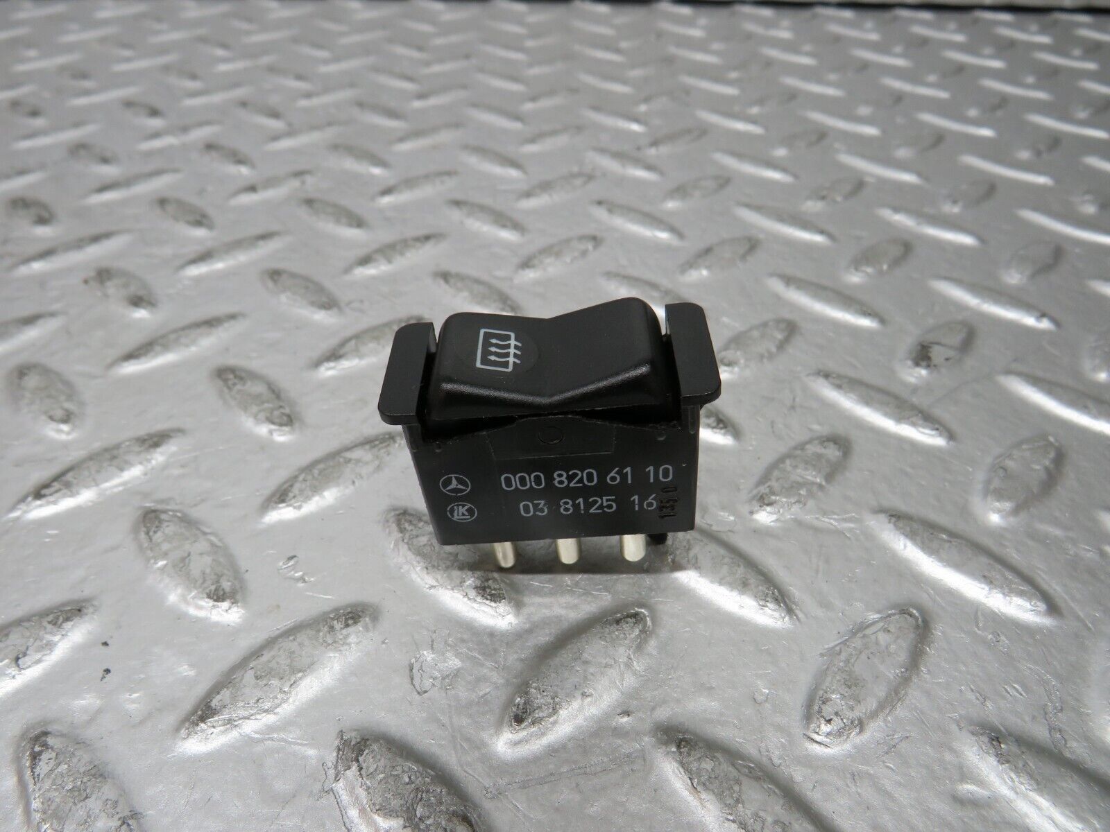 27350 Mercedes-Benz W123 280E Rear Windscreen Defroster Switch 0008206110