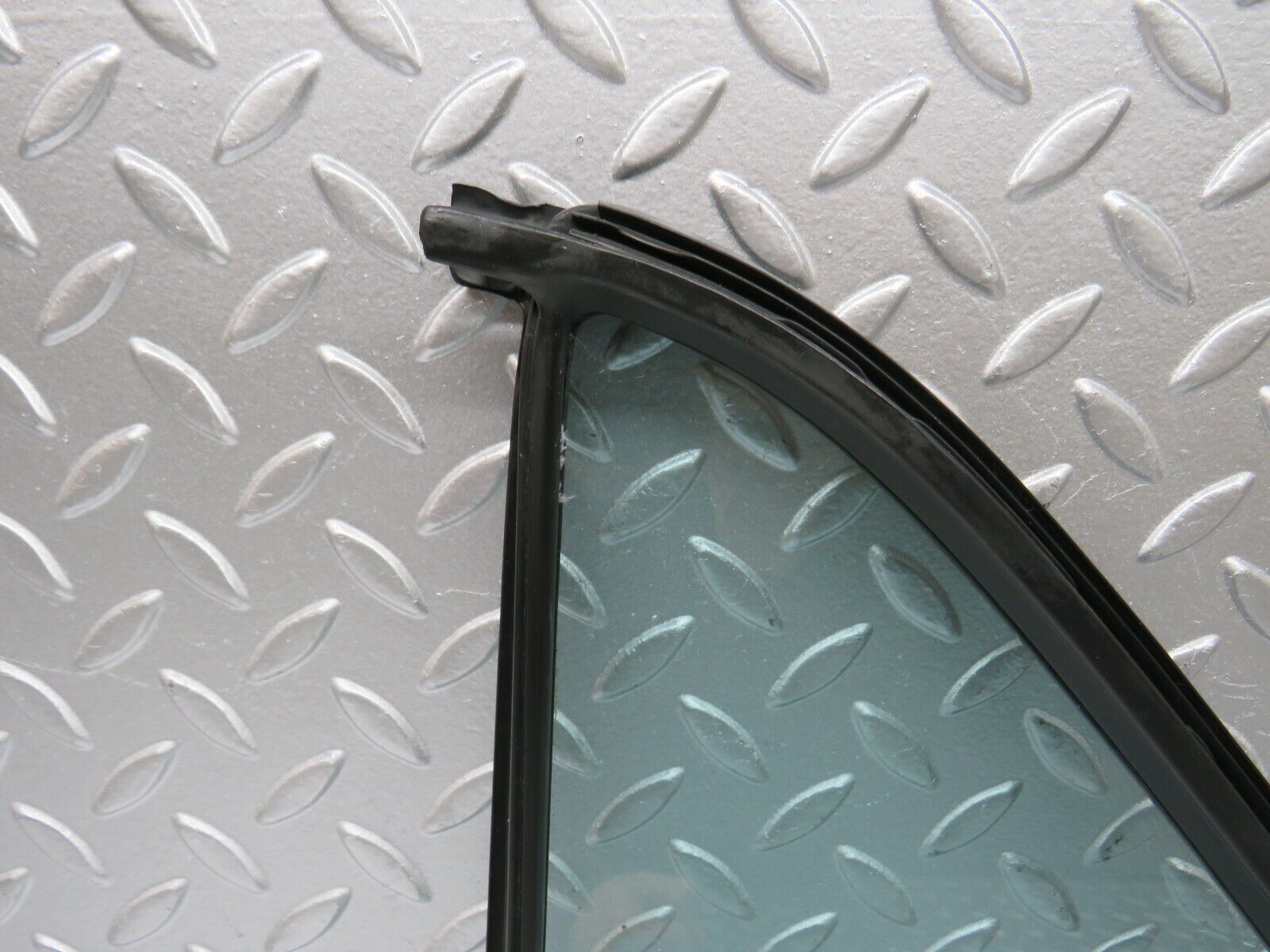 32036 Mercedes-Benz W123 230E Rear Right Quarter Window Glass