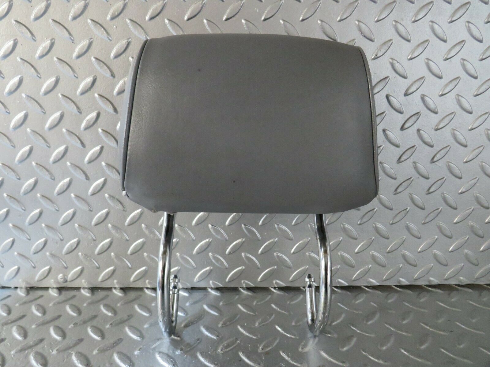 22510 Mercedes-Benz C124 E220 Coupe Coupe Rear Headrest Grey Leather