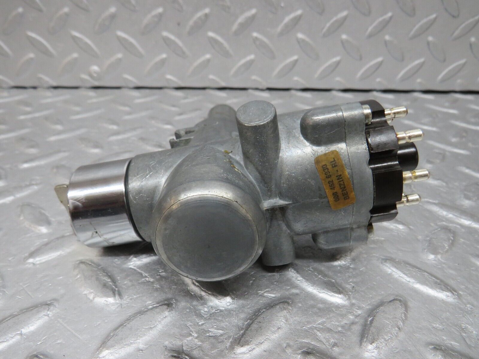 37477 Mercedes-Benz W109 300SEL Steering Lock Ignition Switch With Key 0004626930