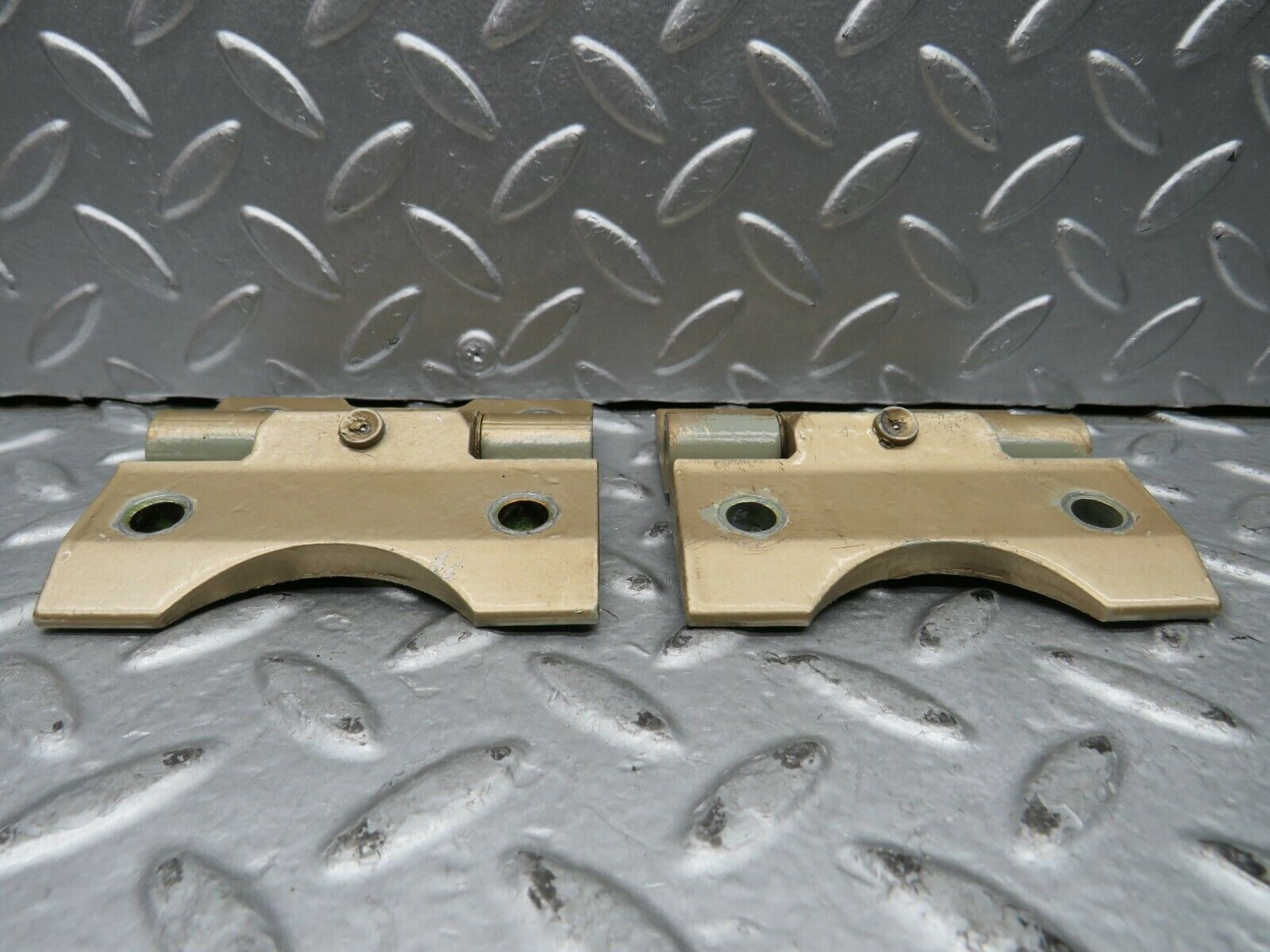 21963 Mercedes-Benz S123 280TE Wagon Left Door Hinges Pair