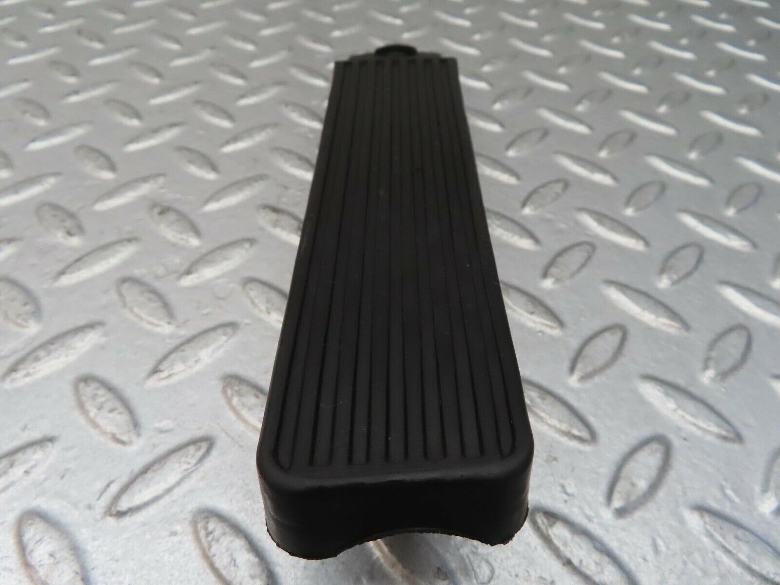 13496 Mercedes-Benz W123 200 Accelerator Pedal With Rubber 1233010082
