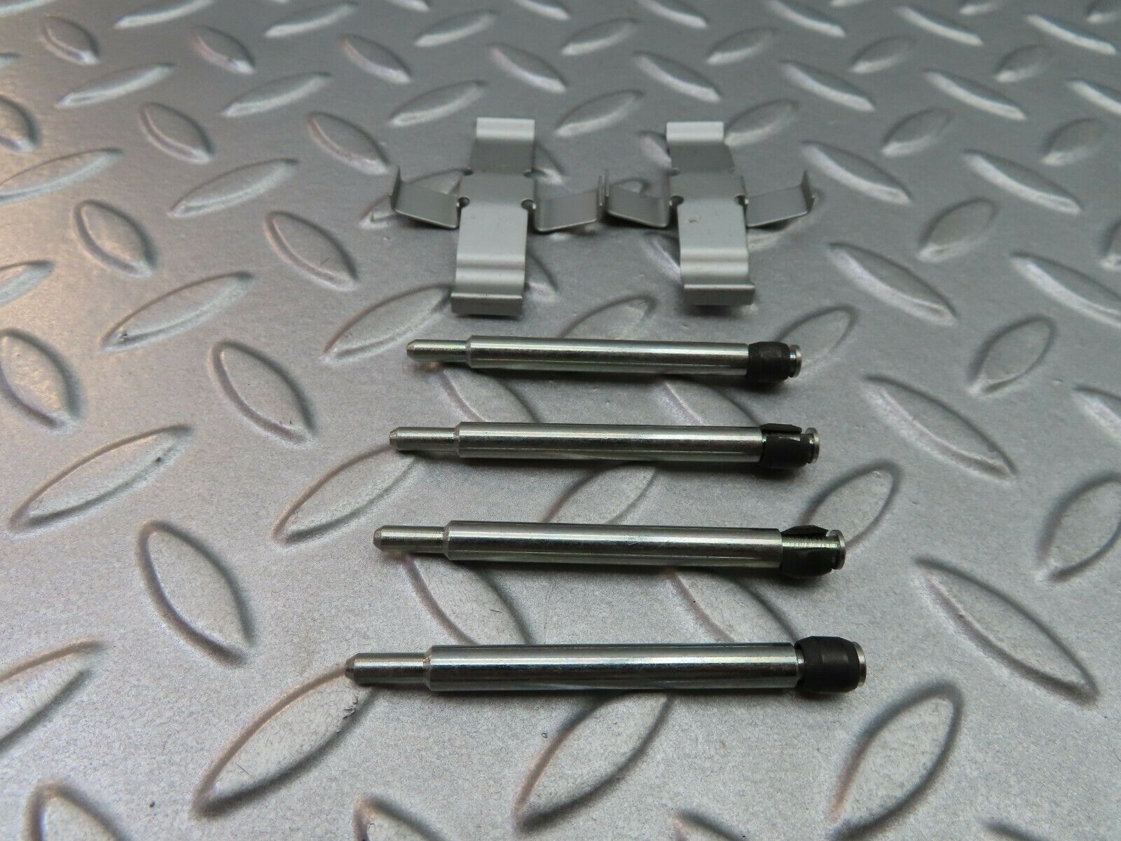6006 Mercedes-Benz  Rear Brake Pad Fitting Kit 107220048