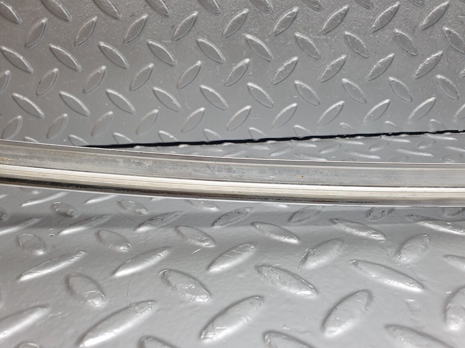 40771 Mercedes-Benz W123 300D Rear Windscreen Chrome Frame