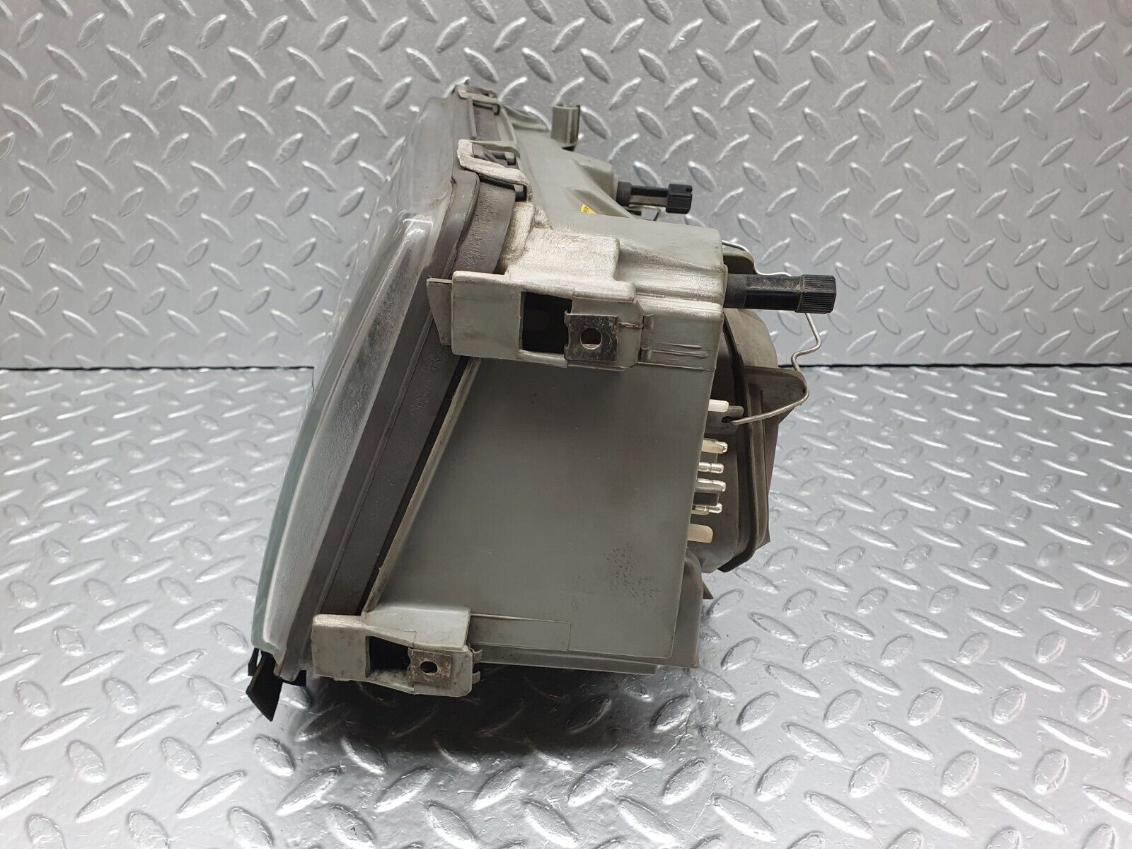 41433 Mercedes-Benz W124 200E Headlight Left Side Bosch 1305621038 1305235093