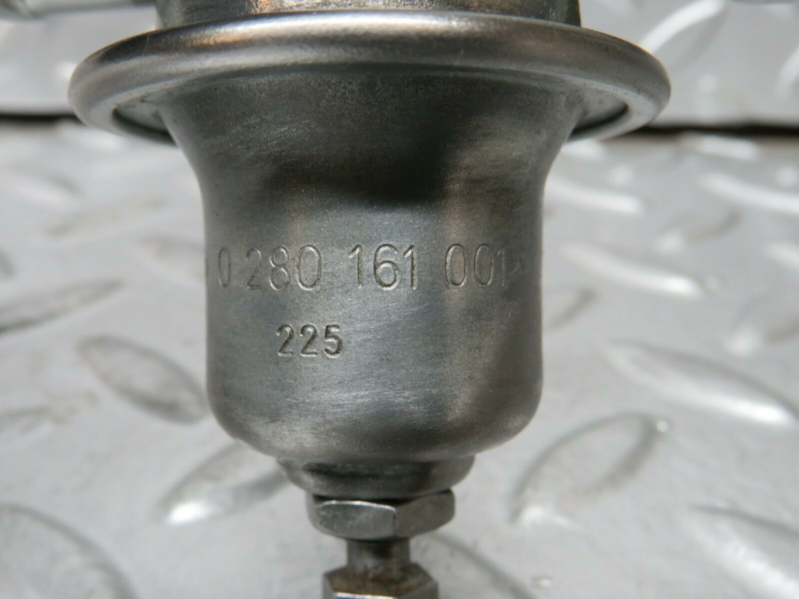 23524 Mercedes-Benz W114 280E Fuel Pressure Regulator Bosch 0280161001