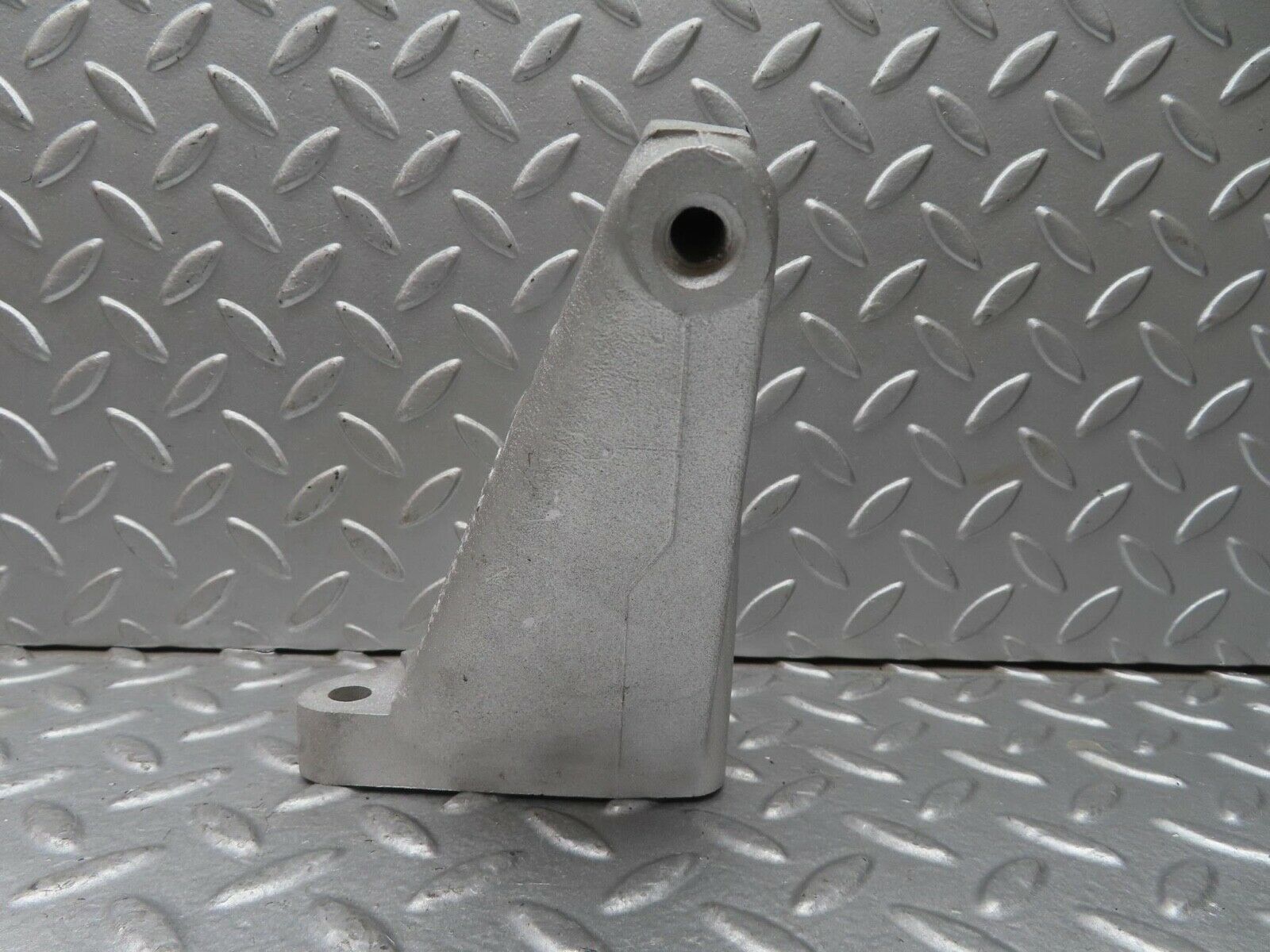 13565 Mercedes-Benz W123 200 Engine Mount Bracket Left Side 1022230504
