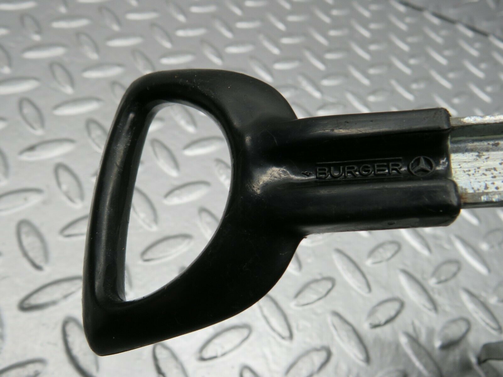 22303 Mercedes-Benz S123 280TE Wagon Front Right Height Adjusting Handle