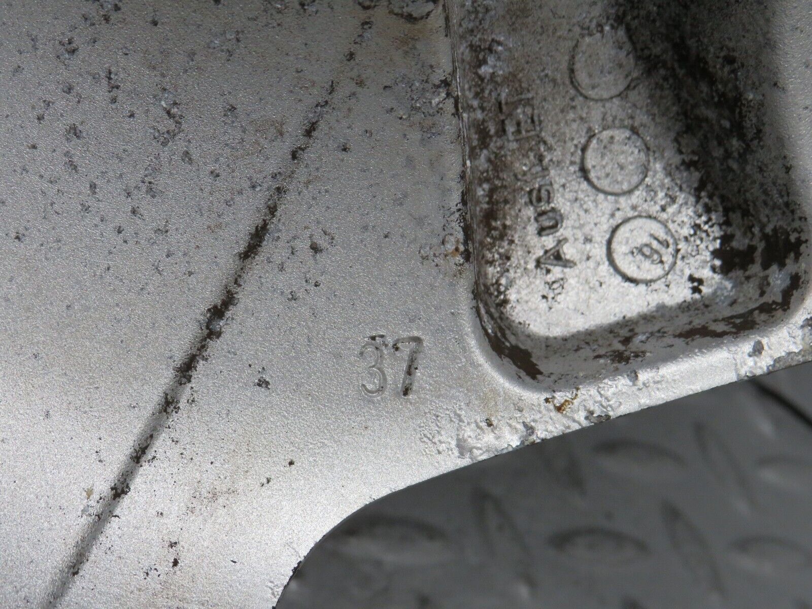 38190 Mercedes-Benz A124 Alloy Wheel 7Jx15H2 ET37 KBA44301