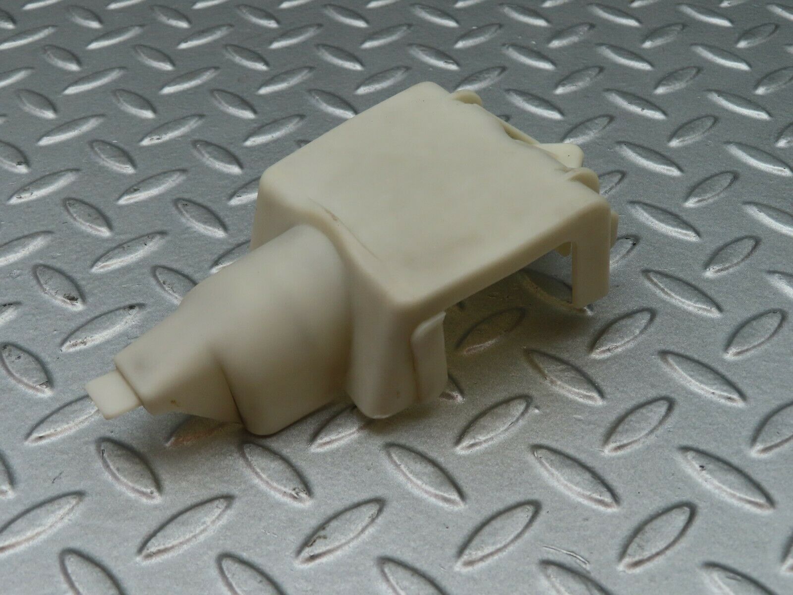 5319 Mercedes-Benz W124 230E Rear  Door Lock Vacuum Actuator Cover  1248050590