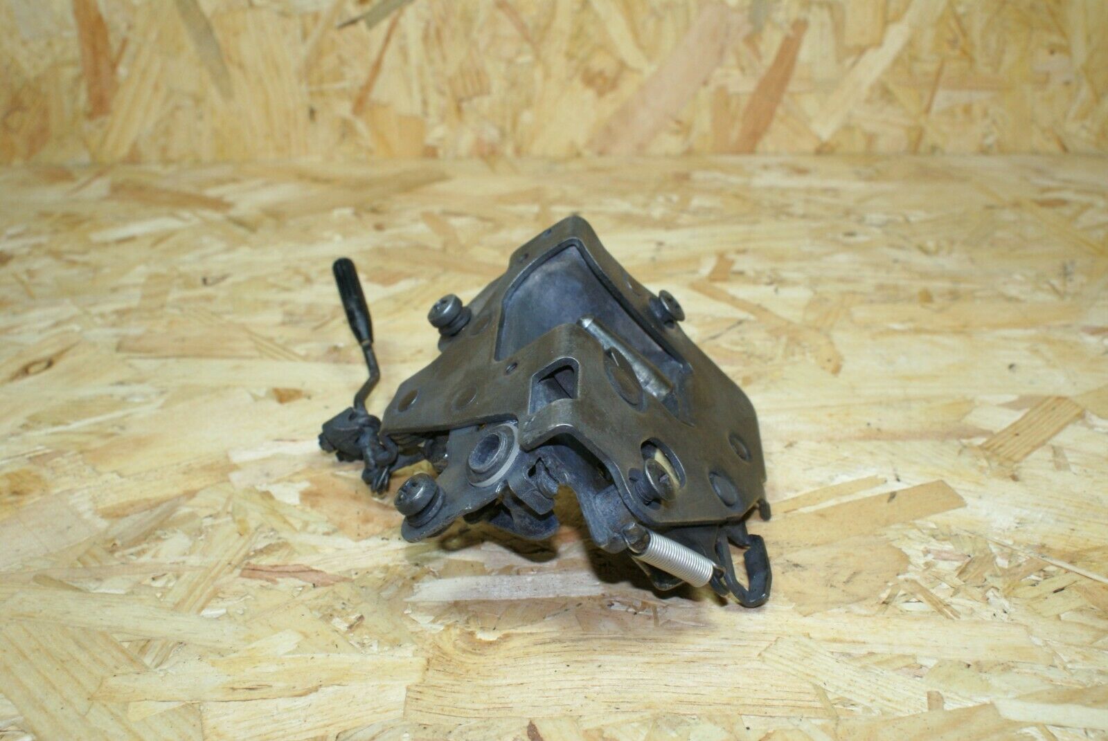 2250 Mercedes-Benz W123 280E Front Right Door Lock N/S