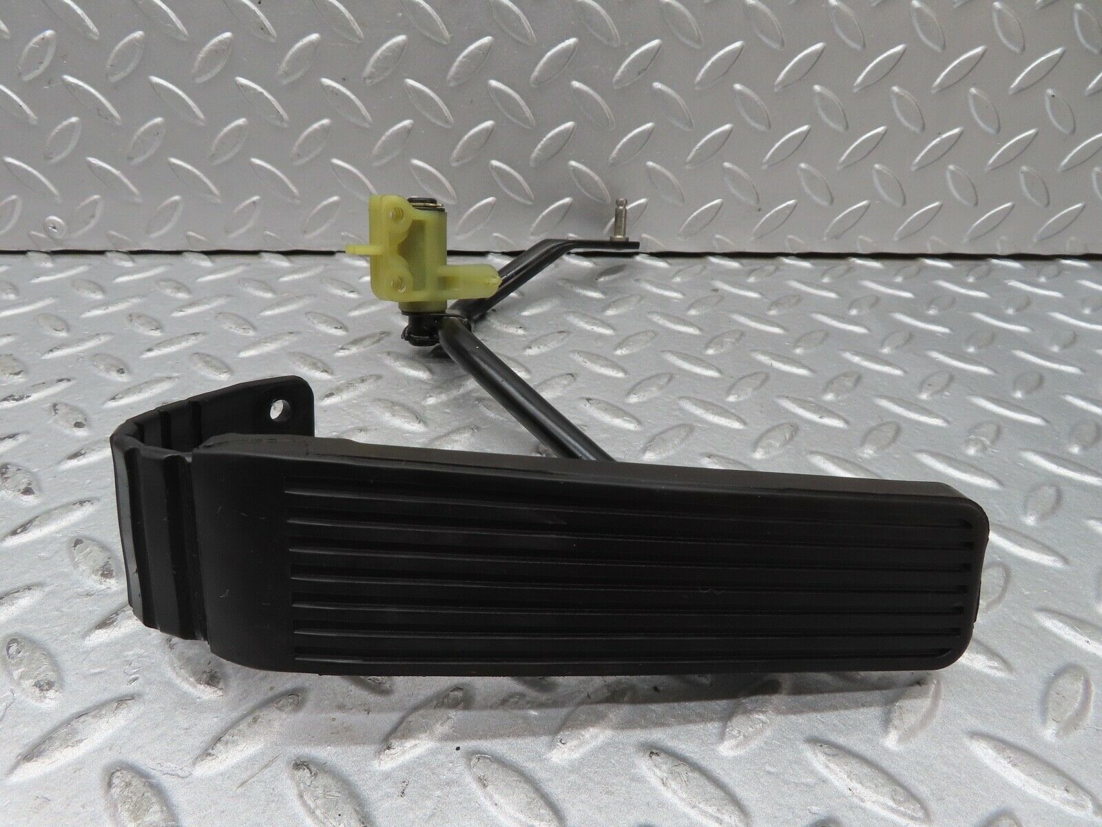 17225 Mercedes-Benz R129 300SL Coupe Accelerator Pedal With Linkage