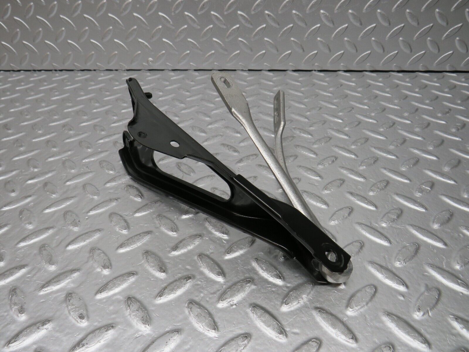 30724 Mercedes-Benz W201 190E 2.0L Steering Column Bracket