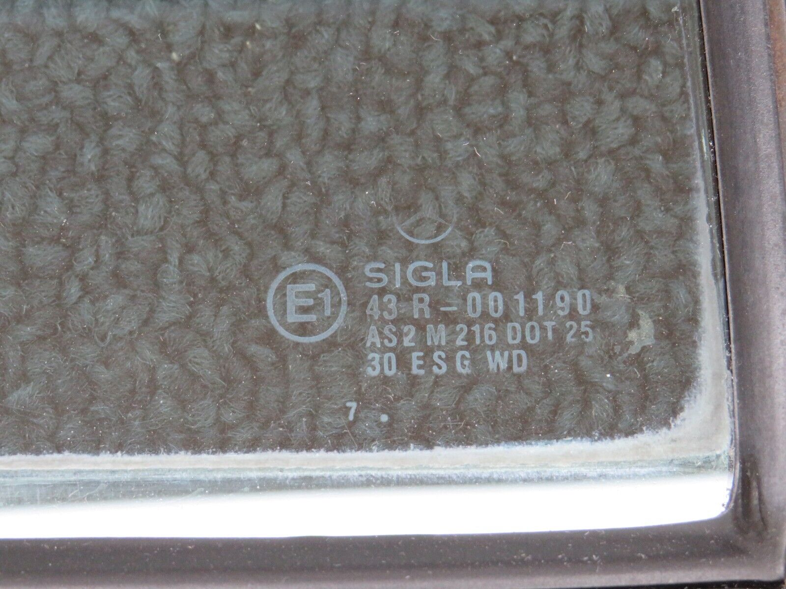 33827 Mercedes-Benz W201 190E 2.0L Rear Right Quarter Window Glass 2017350624