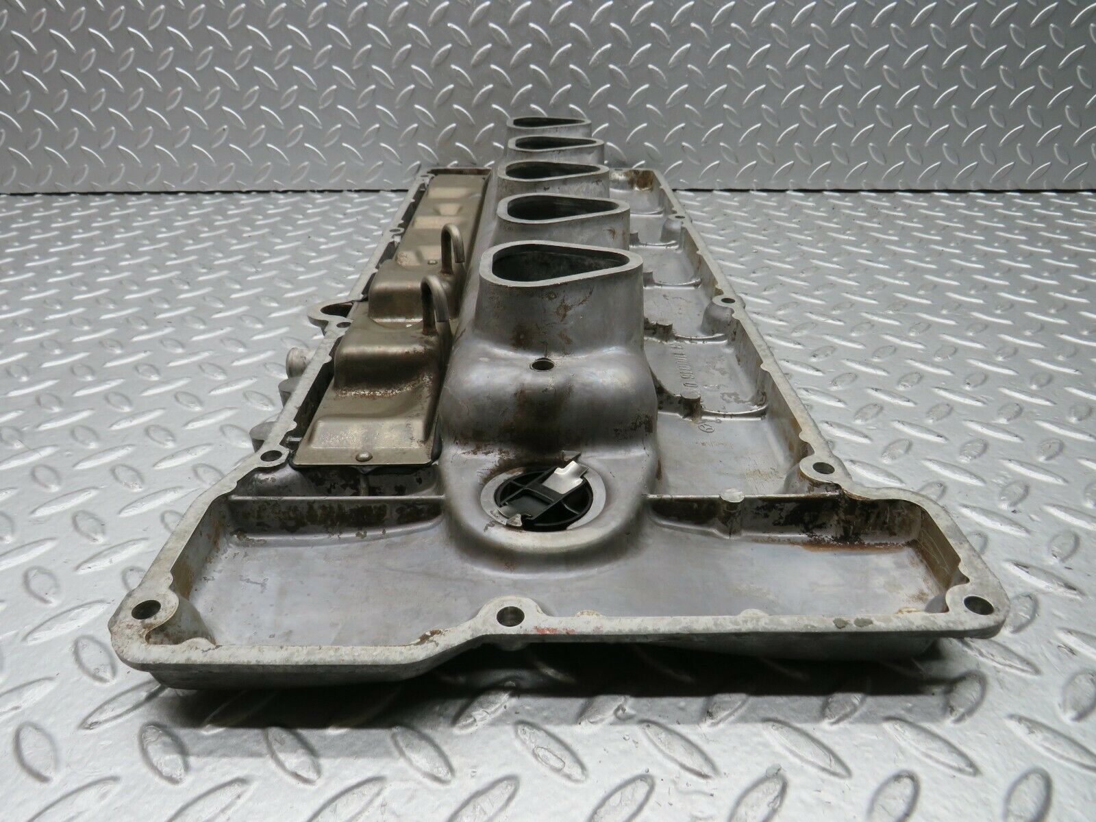 22232 Mercedes-Benz S123 280TE Wagon Cylinder Head Valve Cover 1100160905