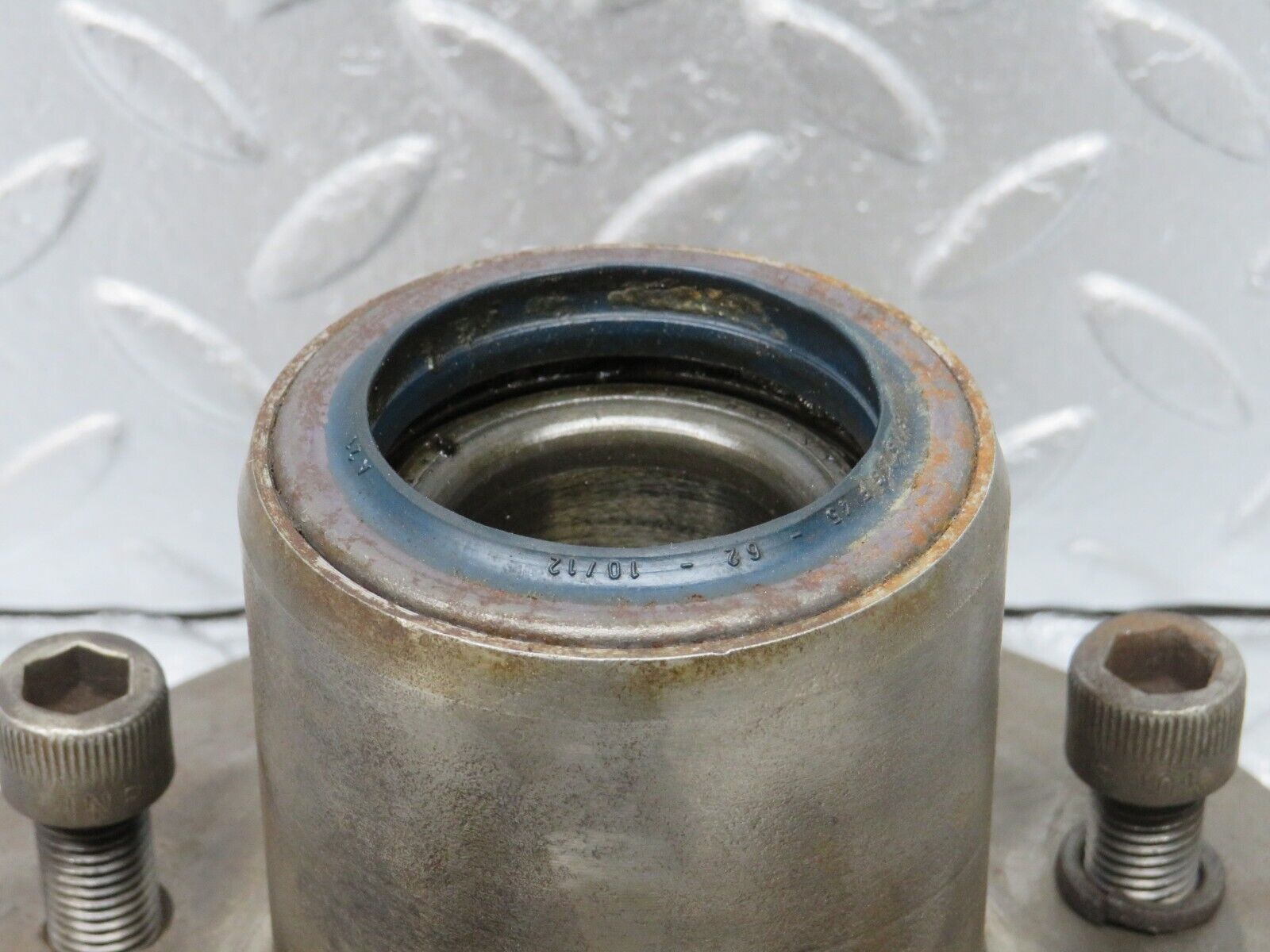 40396 Mercedes-Benz W110 230 Front Wheel Hub