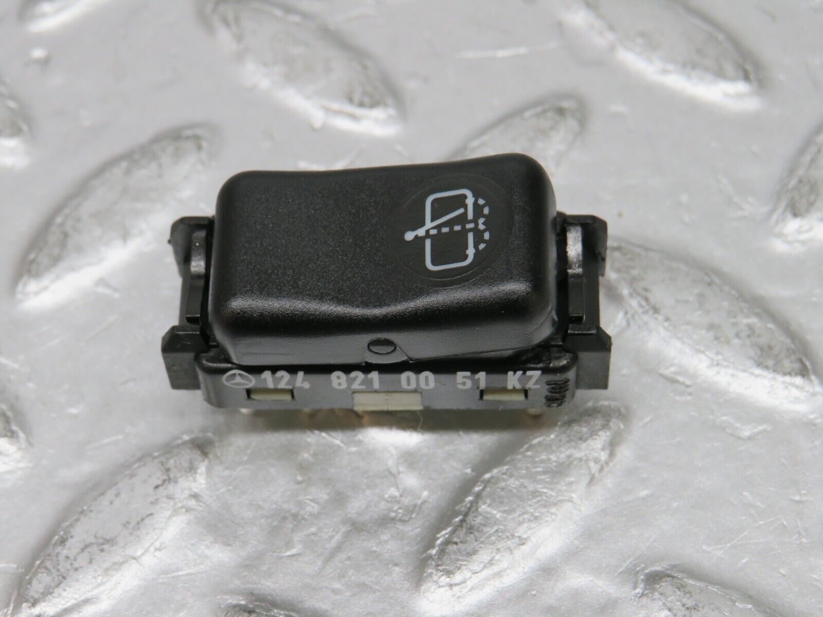 32462 Mercedes-Benz S124 300TE Wagon Tailgate Window Washer Switch 1248210051