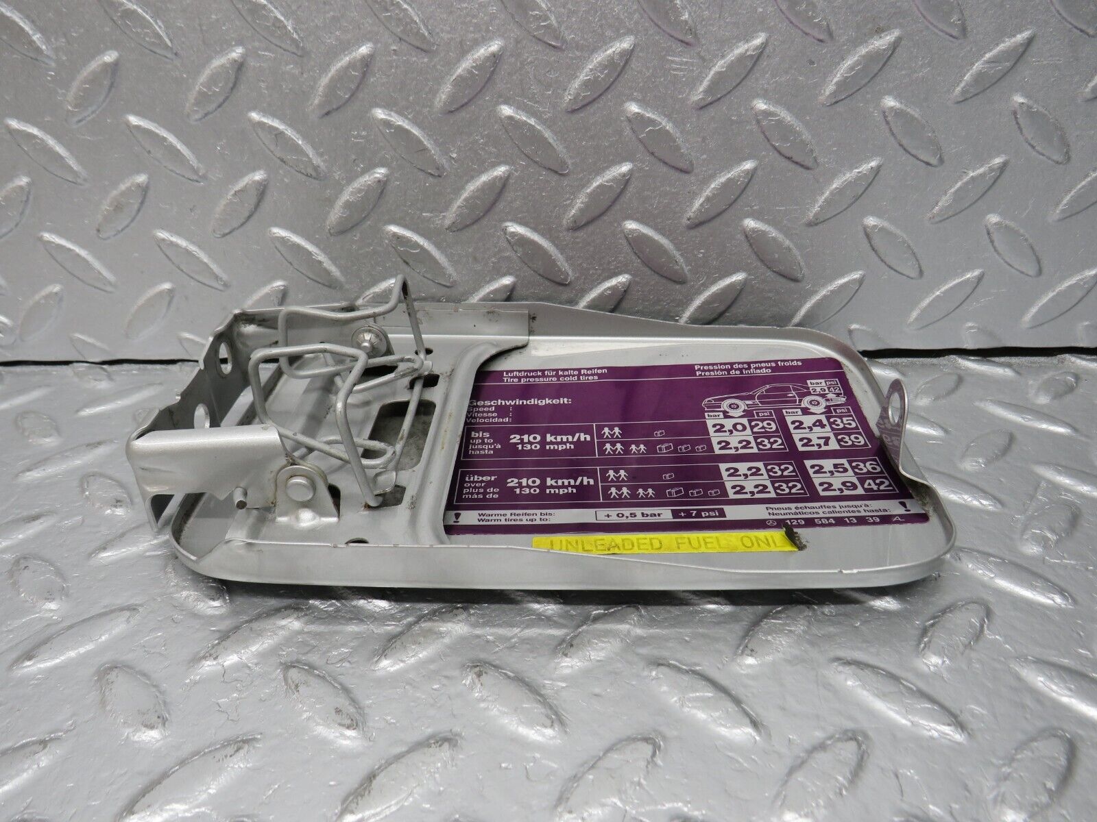 39405 Mercedes-Benz R129 320SL Coupe Fuel Tank Flap Cap 1295841339