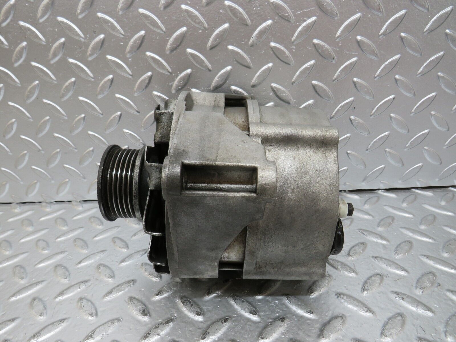 25367 Mercedes-Benz W201 190D Alternator Generator