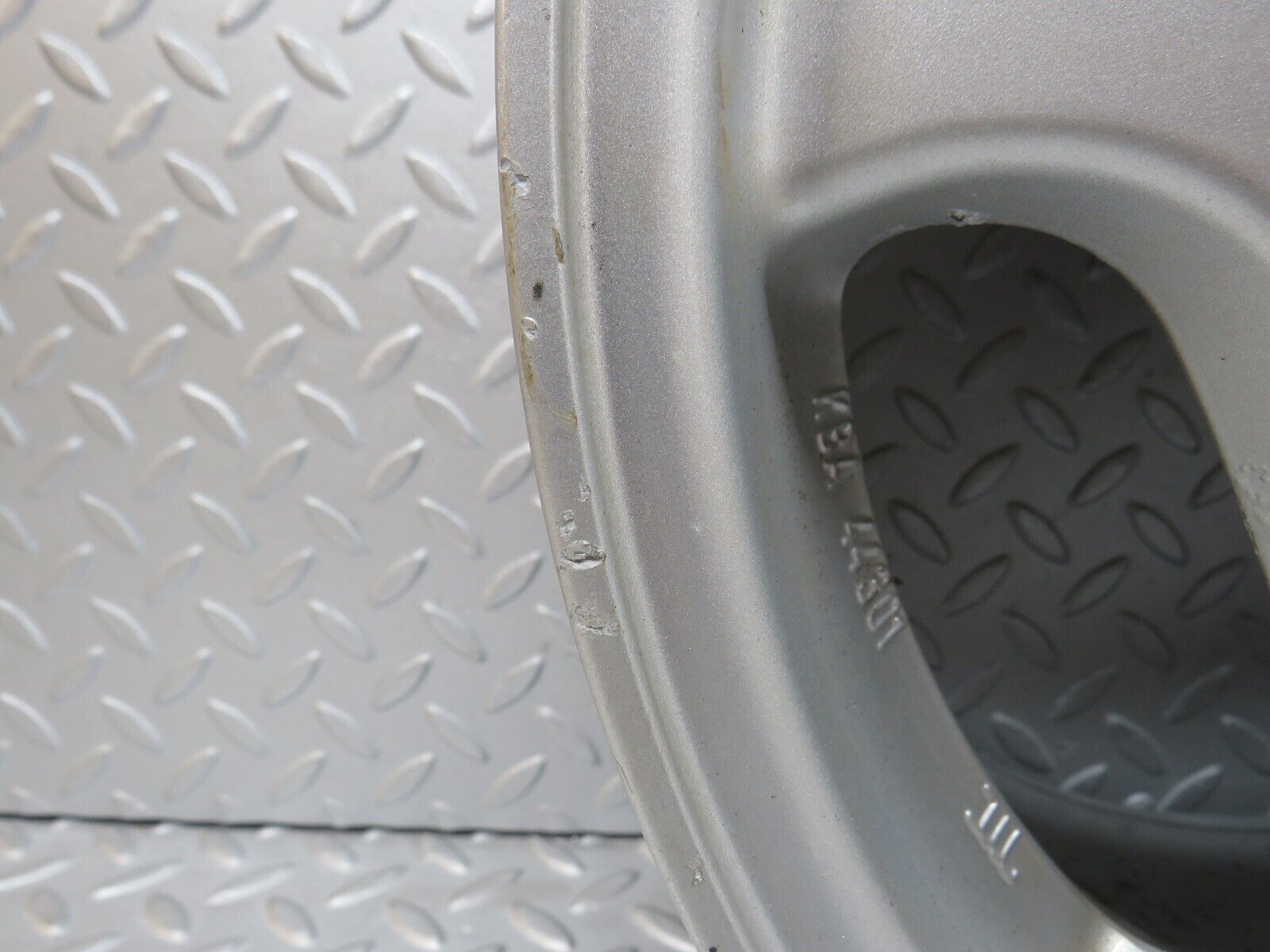 38188 Mercedes-Benz A124 Alloy Wheel 7Jx15H2 ET37 KBA44301