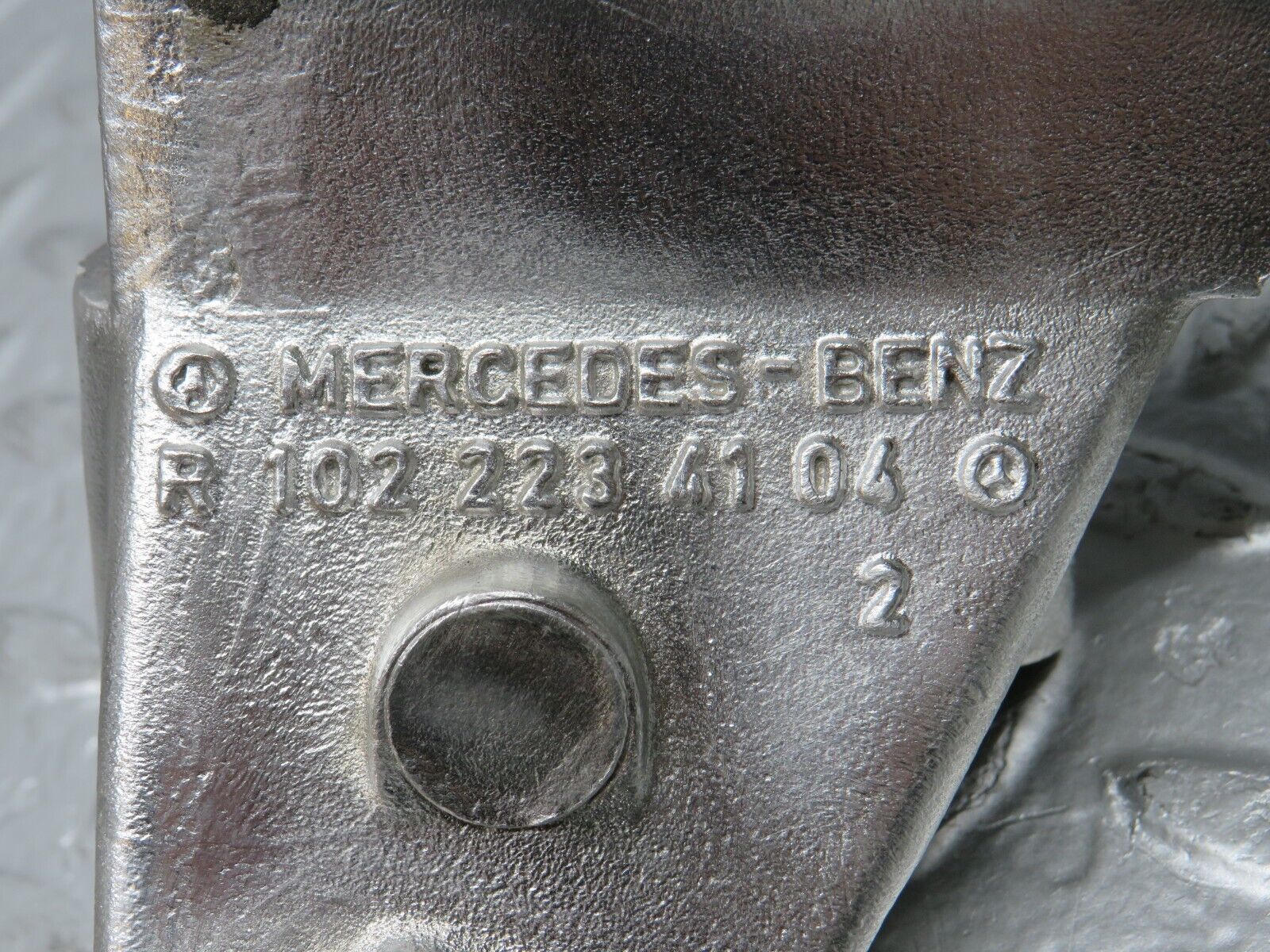 30732 Mercedes-Benz W201 190E 2.0L Engine Mount Bracket Left Side 1022234104