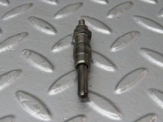 32897 Mercedes-Benz W123 300D Glow Plug Bosch Y-902R 046