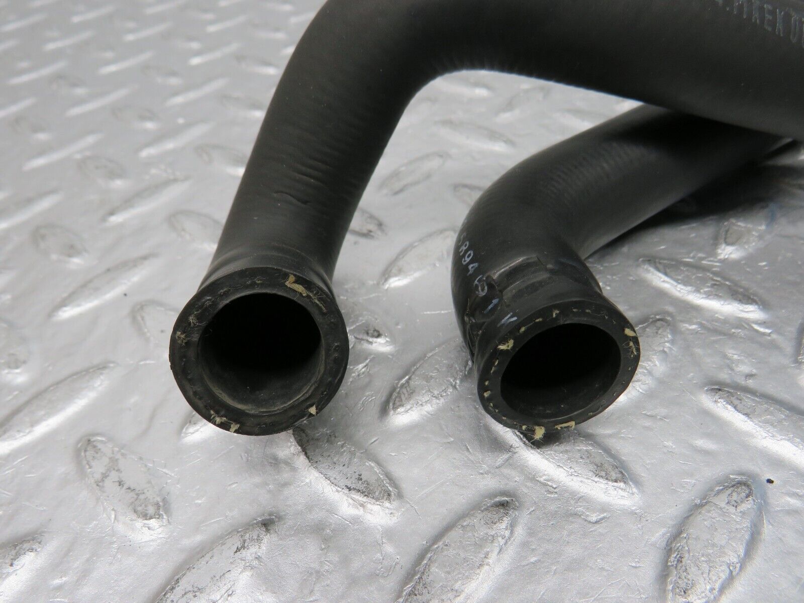 32550 Mercedes-Benz S124 300TE Wagon Water Cooling Hose 1248325894 1248326394