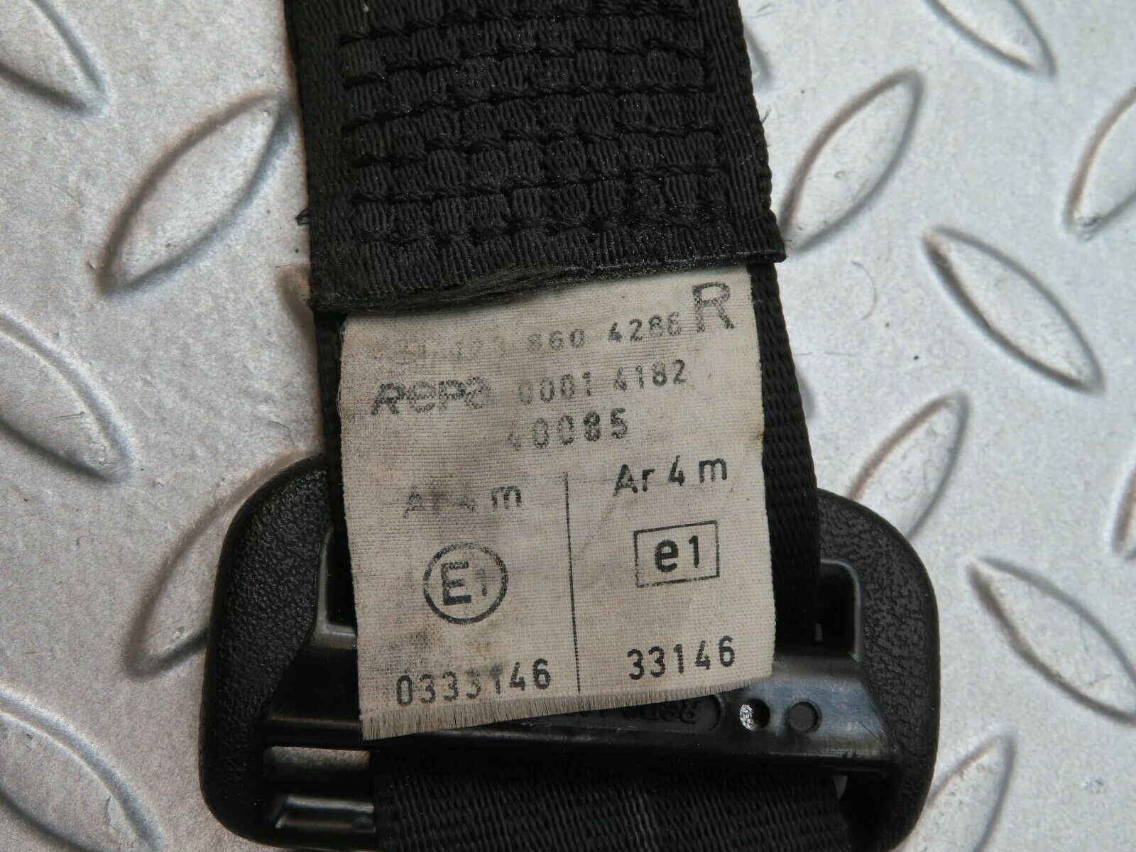 3904 Mercedes-Benz S123 200T Wagon Front Right Seat Belt 1238604286