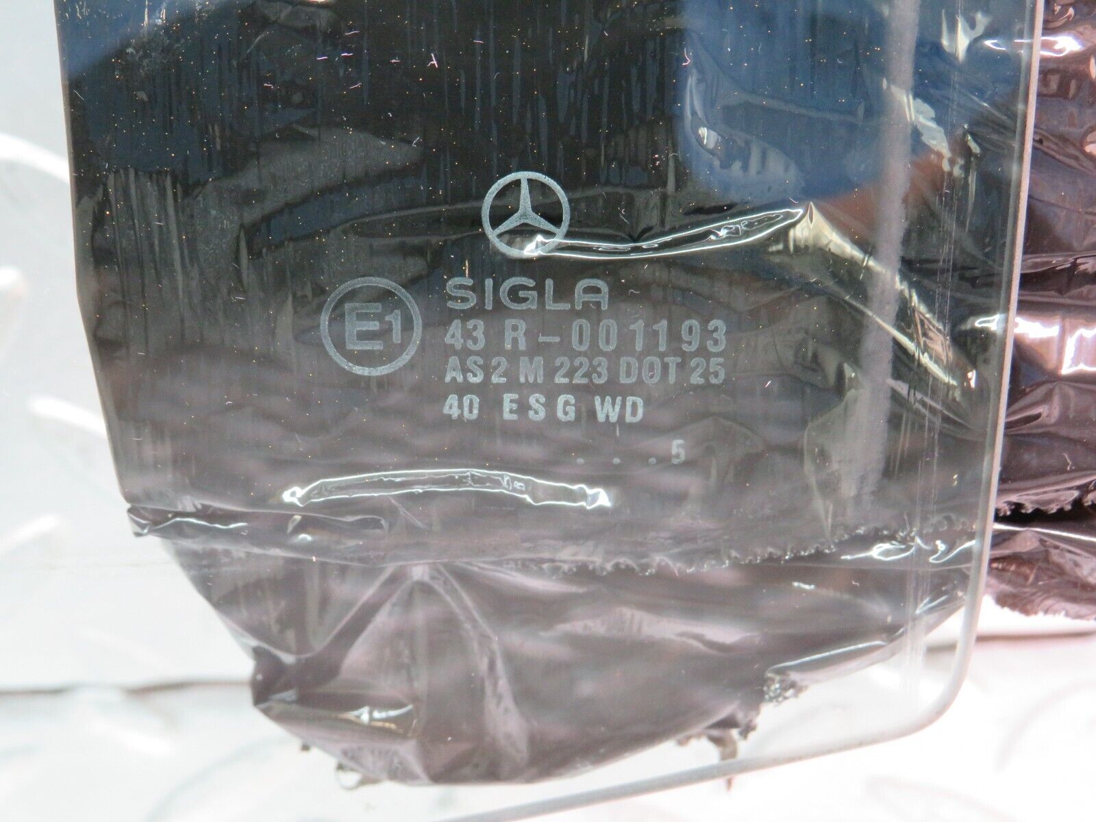 27636 Mercedes-Benz S124 300TE Wagon Rear Left Door Window Glass