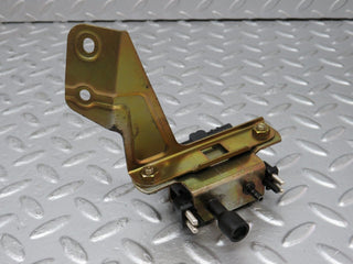 33384 Mercedes-Benz W202 C180 Solenoid Vacuum Valve 0025400697