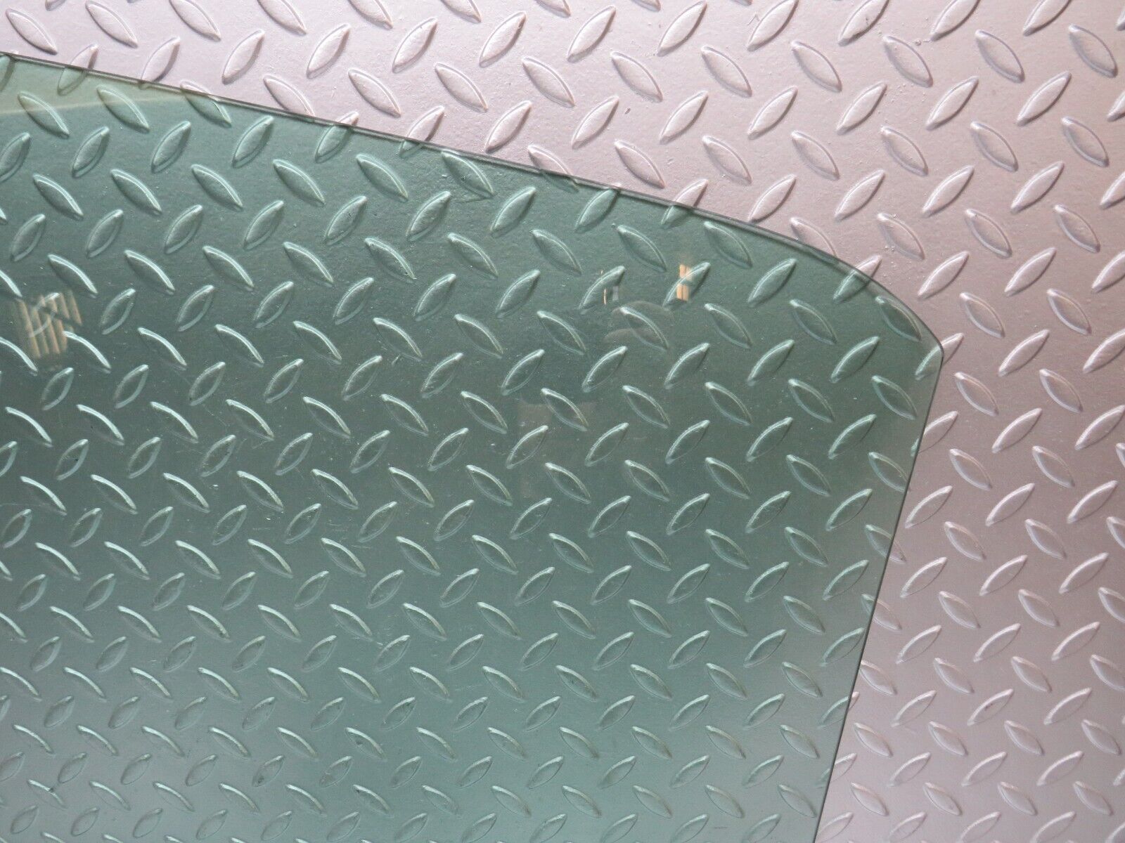 30417 Mercedes-Benz W124 230E Rear Right Door Window Glass