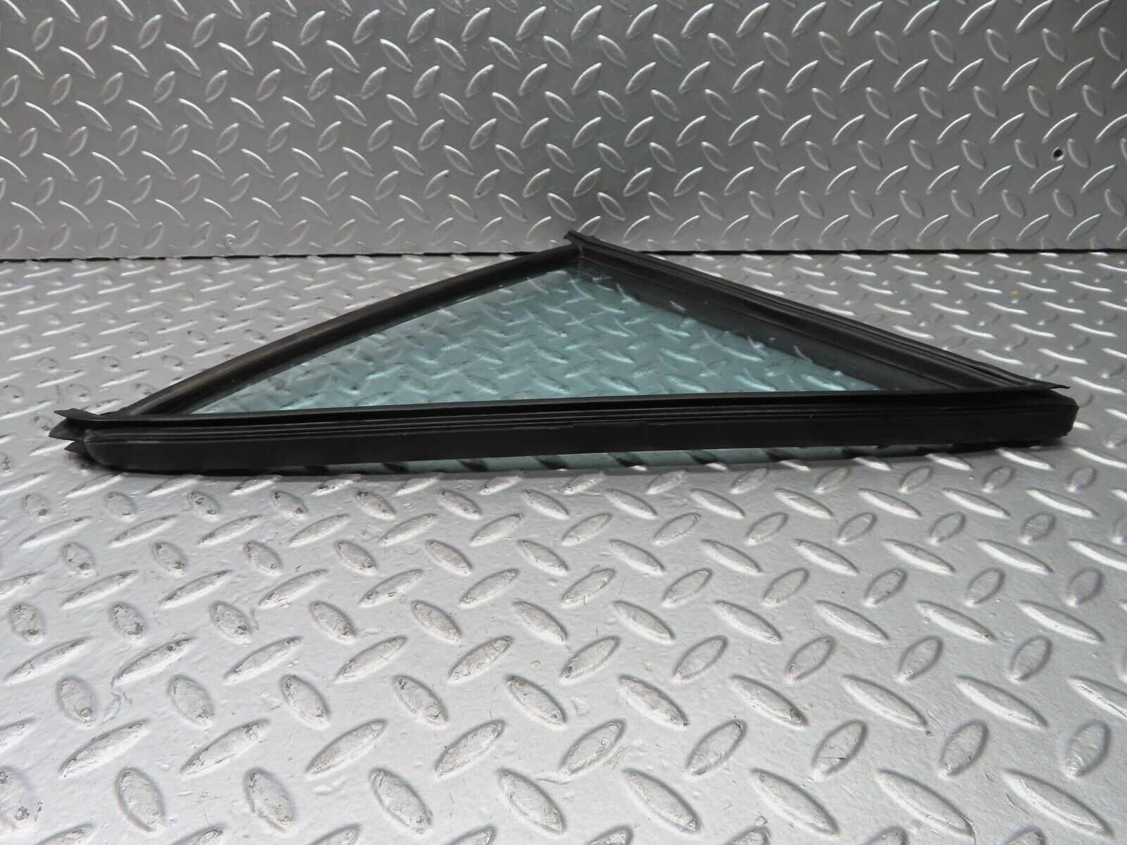 21606 Mercedes-Benz W126 300SE Rear Right Quarter Window Glass 1267350224