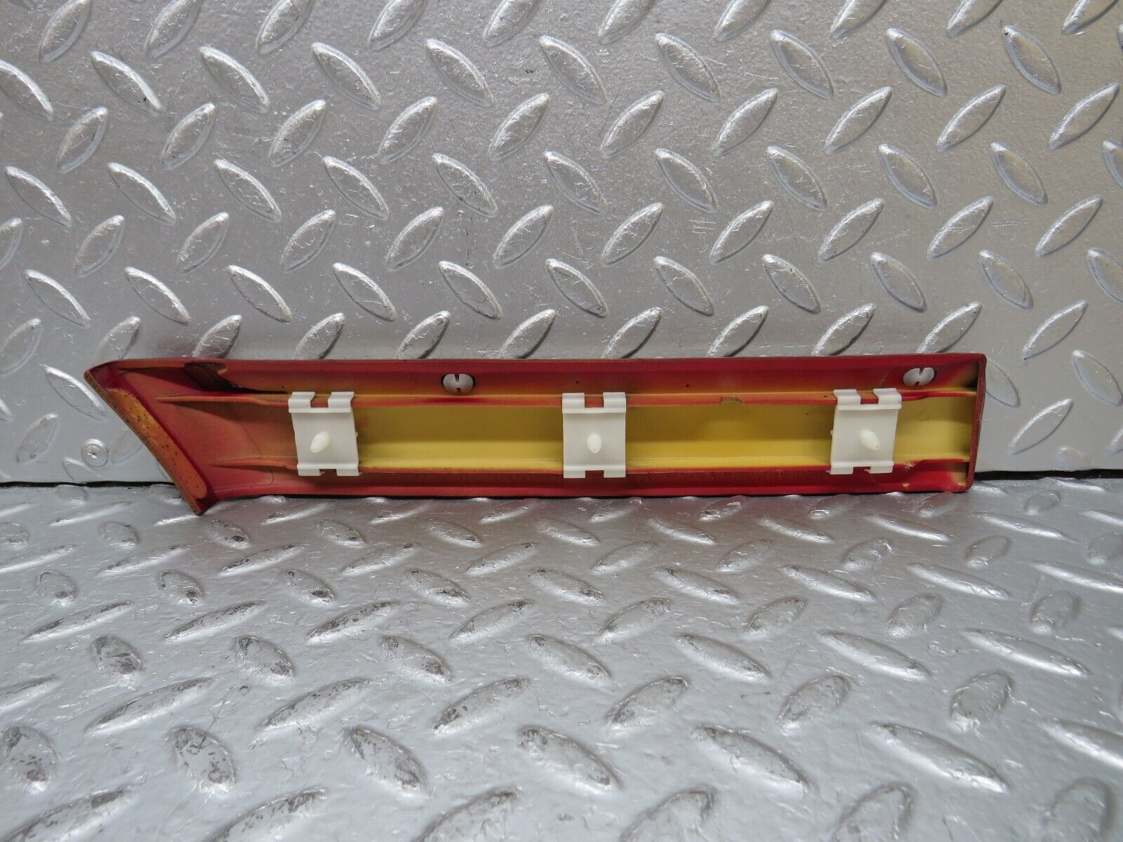 33496 Mercedes-Benz W202 C180 Front Right Fender Wing Centre Moulding 2026902862