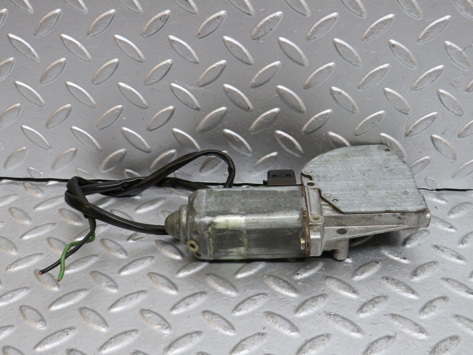 29665 Mercedes-Benz W123 230E Rear Right Window Regulator Motor 0130821016