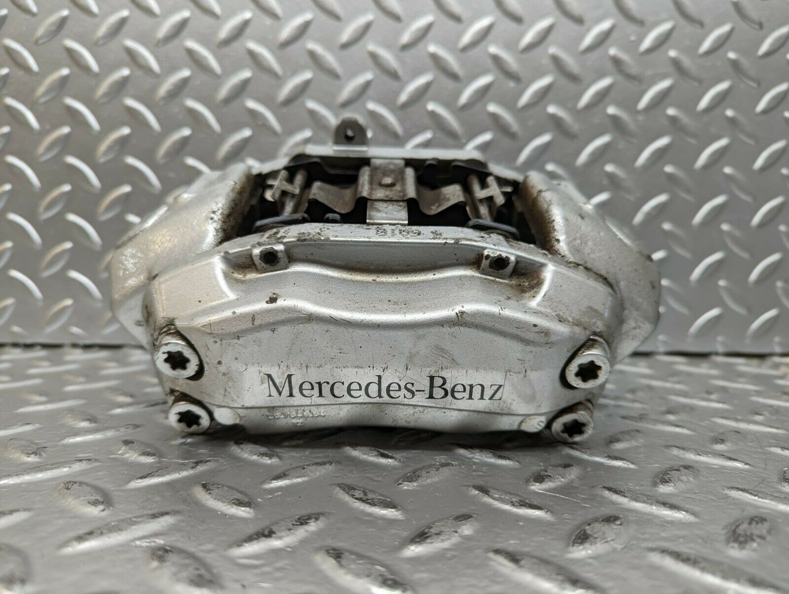 23770 Mercedes-Benz S211 E280 CDI Front Right Brake Caliper 2070470413