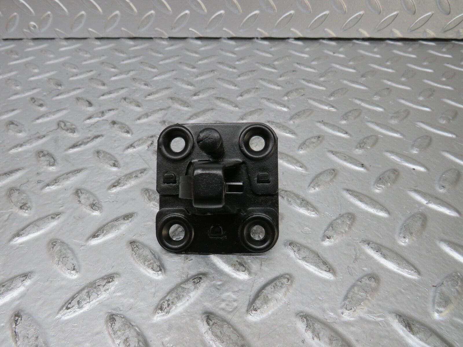 26120 Mercedes-Benz W116 450SE Bonnet Lock Catch