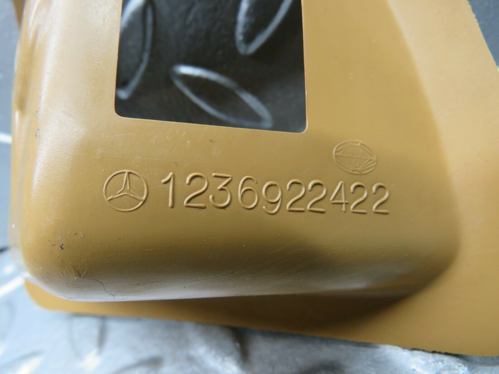 22000 Mercedes-Benz S123 280TE Rear Seat Latch Cover Right Palomino 1236922422