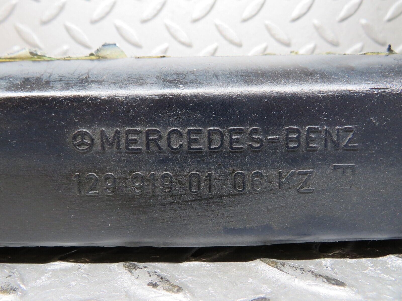 36811 Mercedes-Benz R129 300SL-24 Front Right Seat Base 1299190106 1299190306