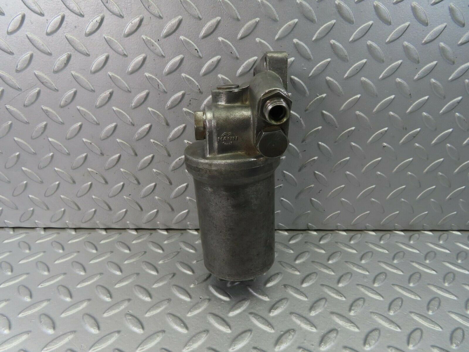 8917 Mercedes-Benz W108 Oil Filter Housing