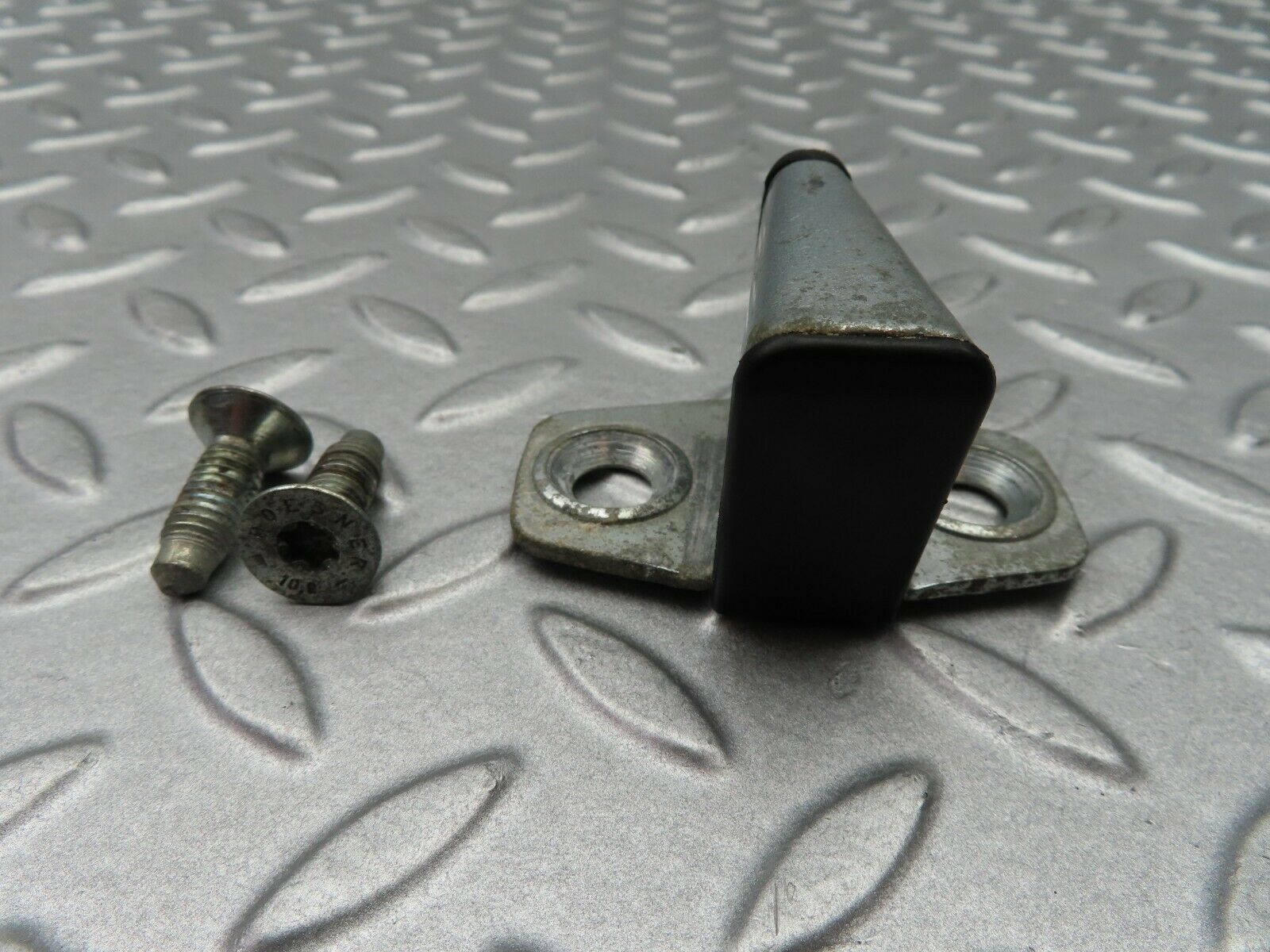 5367 Mercedes-Benz W124 230E Door Lock Latch