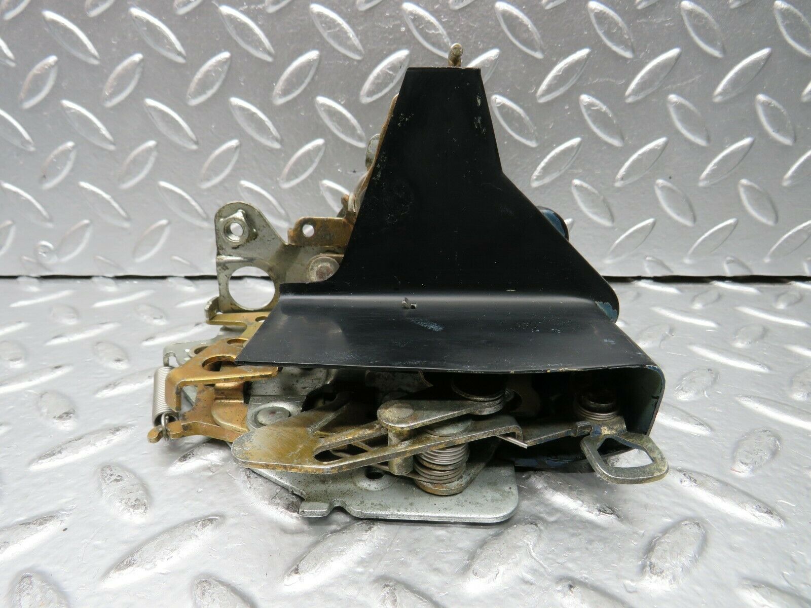 22959 Mercedes-Benz C123 230CE Coupe Left Door Lock Mechanism 1237230308