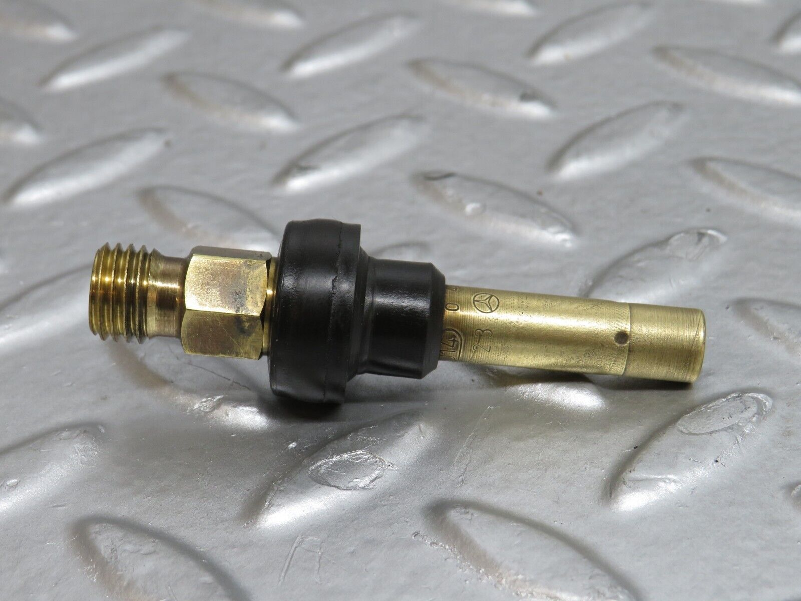 29578 Mercedes-Benz W124 230E Fuel Injector  0437502047 0000785623