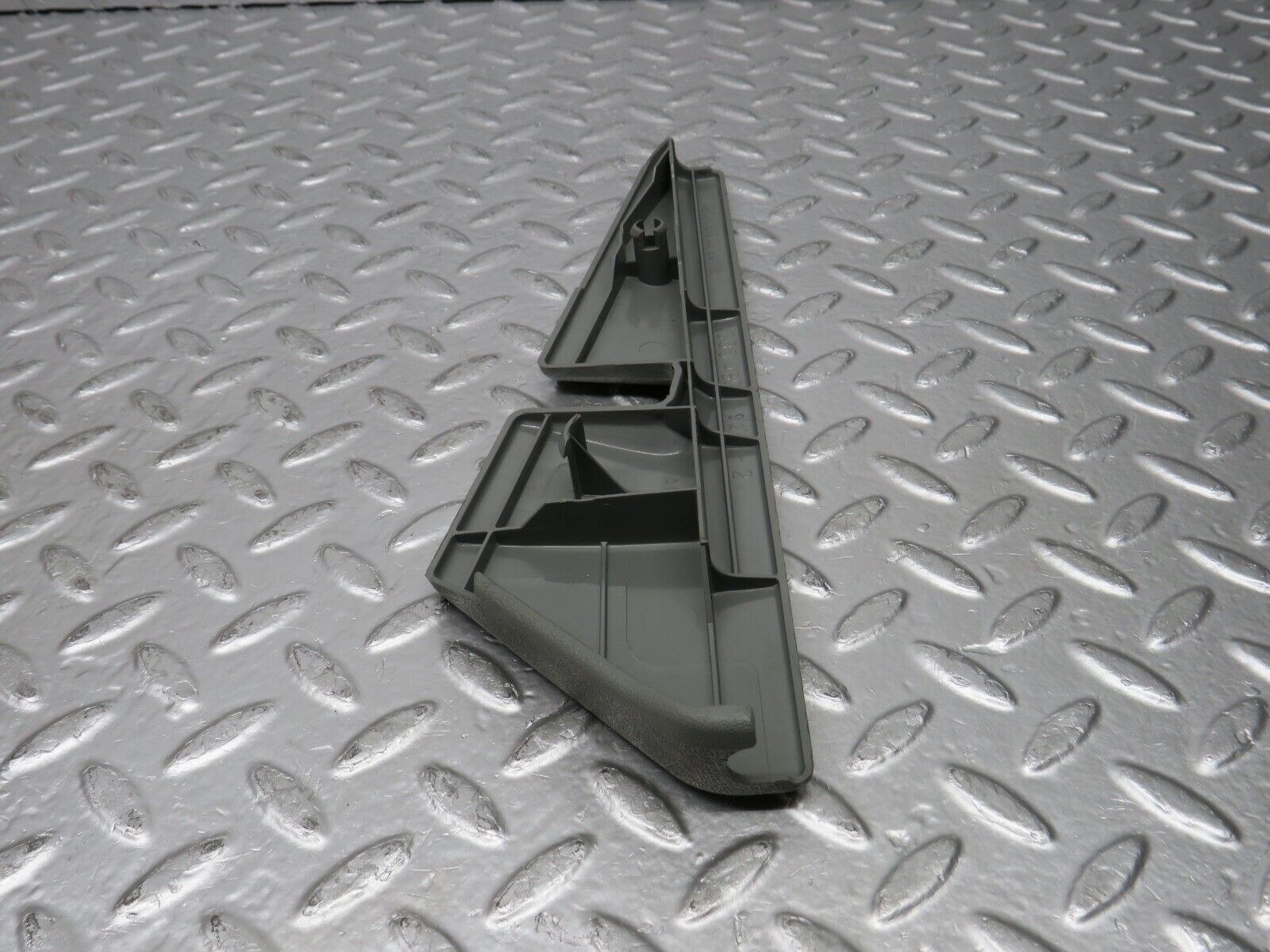 30451 Mercedes-Benz W124 230E Front Right Driver Seat Trim Grey 1249190220