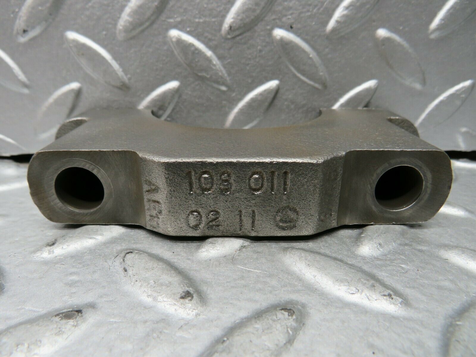 22115 Mercedes-Benz S123 280TE Crankshaft Bearing Holder Block 1080110211