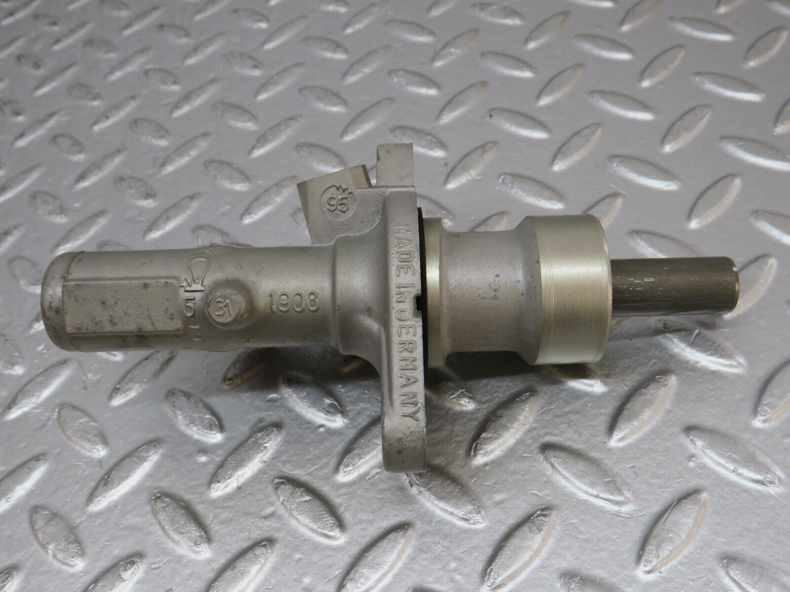 33386 Mercedes-Benz W202 C180 Brake Master Cylinder Lucas