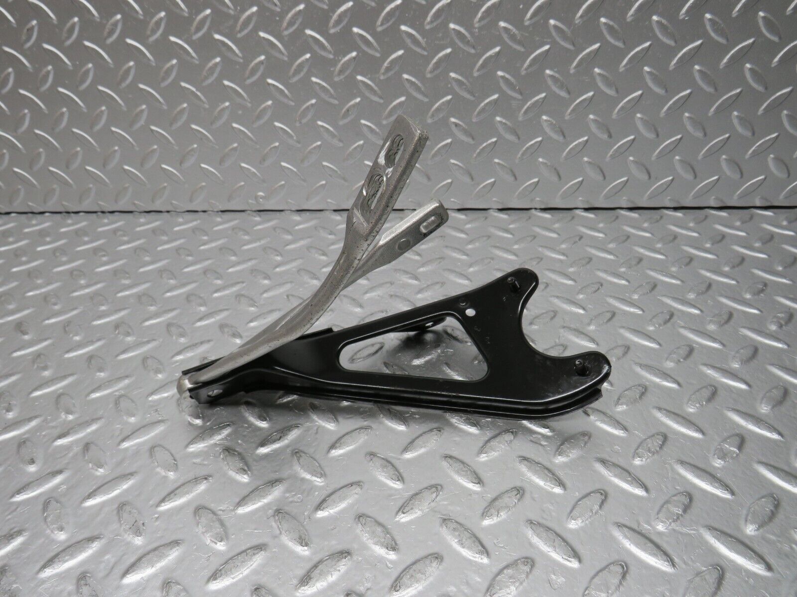 30724 Mercedes-Benz W201 190E 2.0L Steering Column Bracket